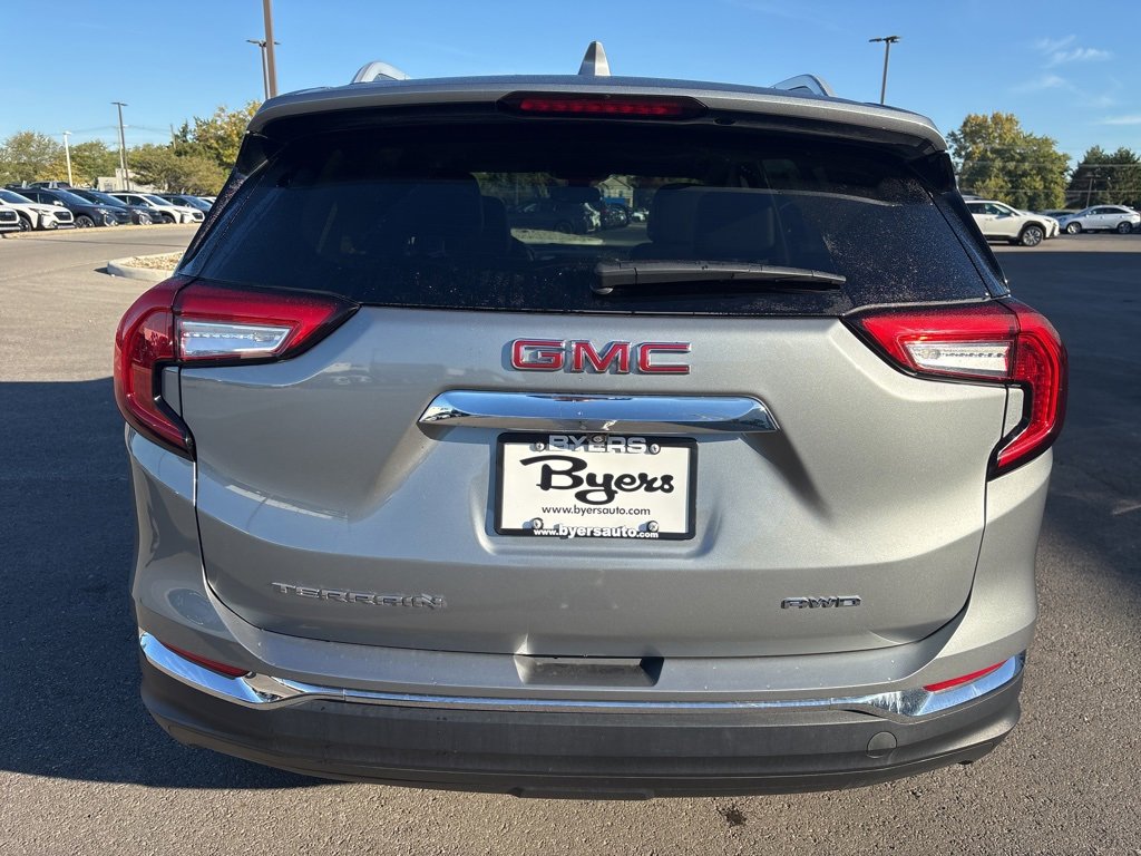 Used 2024 GMC Terrain SLT image 4
