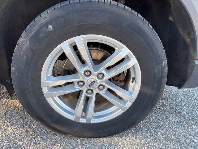 Used 2022 Ford Explorer XLT image 12