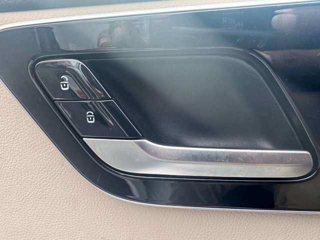 Used 2023 Mercedes-Benz C 300 4MATIC Sedan image 8