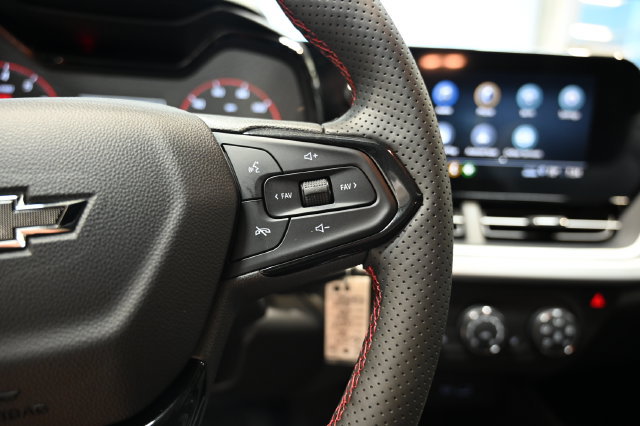 New 2026 Chevrolet Trax RS w/ Sunroof Package FWD image 24