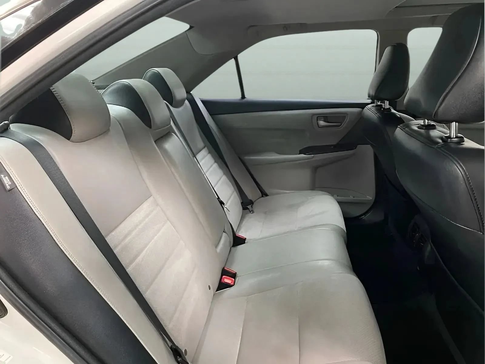 Used 2017 Toyota Camry XSE w/ Advanced Technology Package FWD image 13