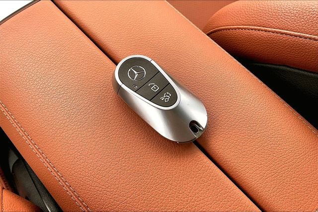 Used 2025 Mercedes-Benz C 300 4MATIC Sedan image 38