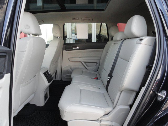 Used 2021 Volkswagen Atlas SEL R-Line image 11