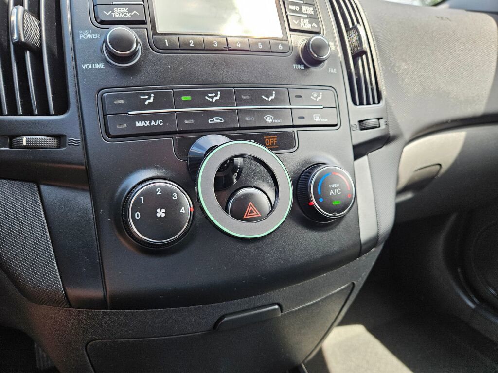 Used 2012 Hyundai Elantra GLS FWD image 21