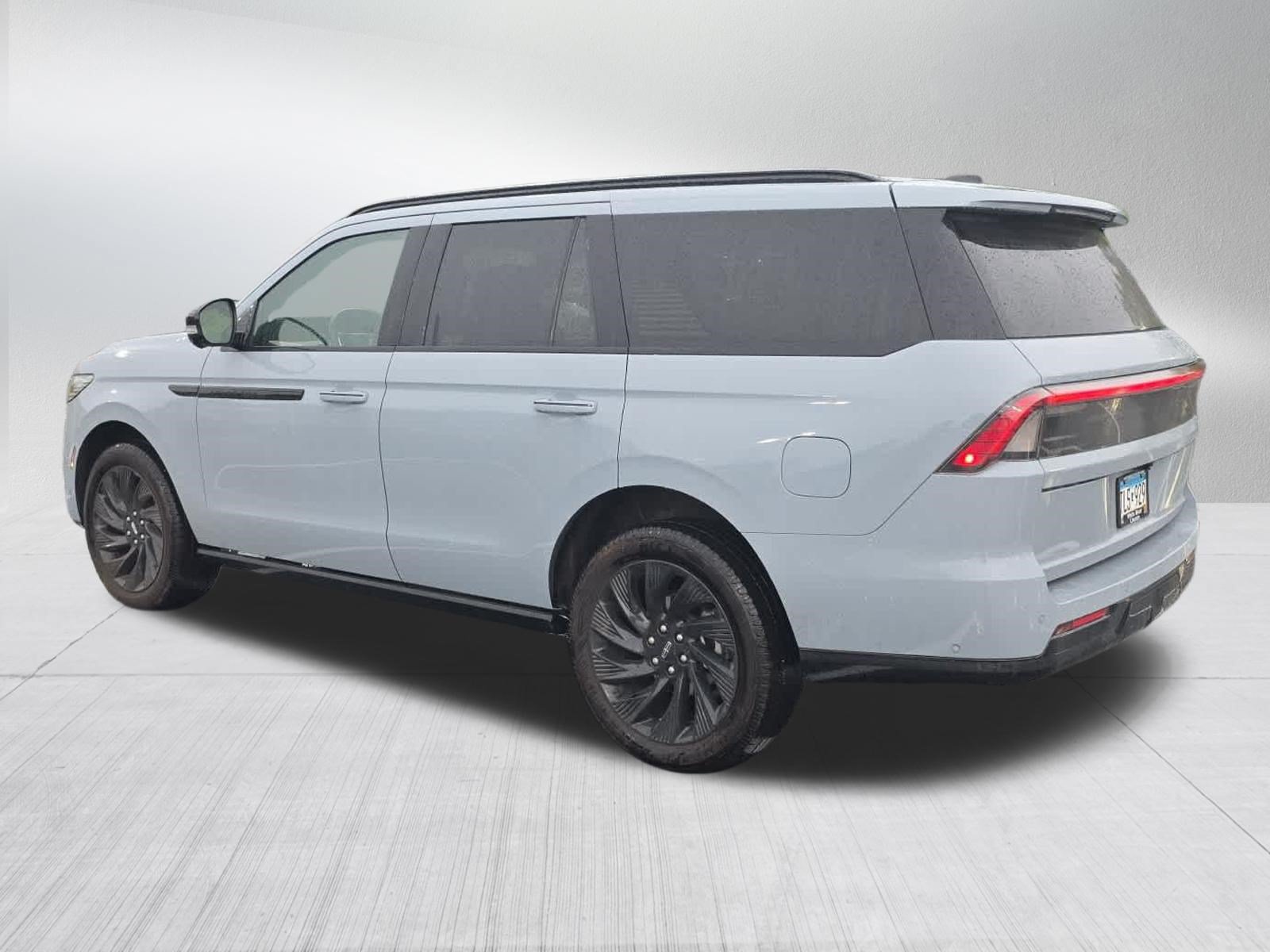 Used 2025 Lincoln Navigator Reserve w/ Jet Appearance Package AWD/4WD image 4