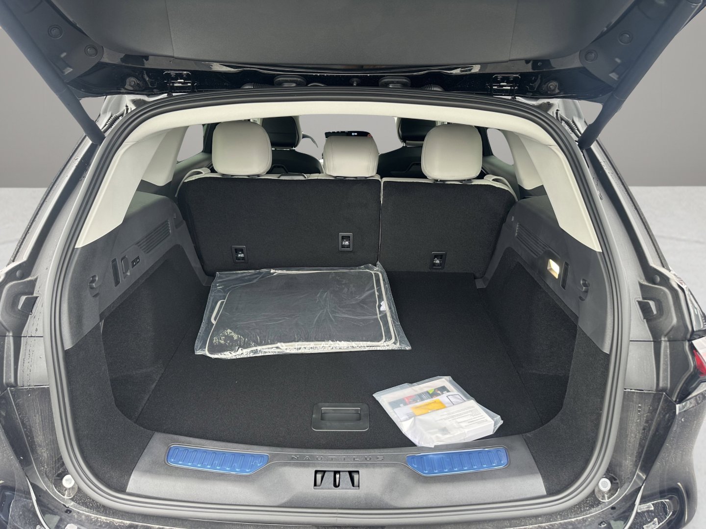 New 2026 Lincoln Nautilus Premier w/ Equipment Group 102A image 7