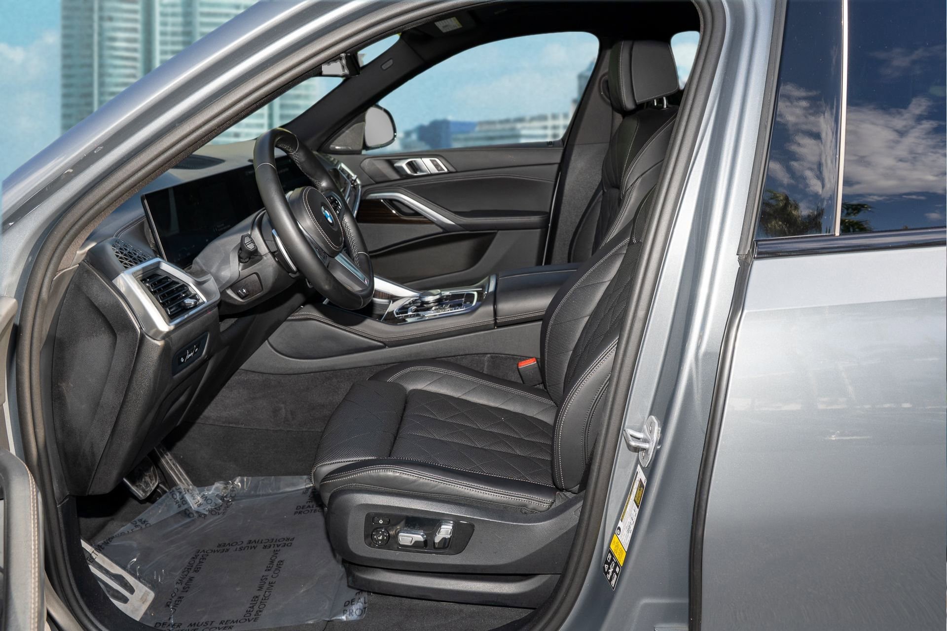 Used 2024 BMW X6 xDrive40i w/ Premium Package image 16