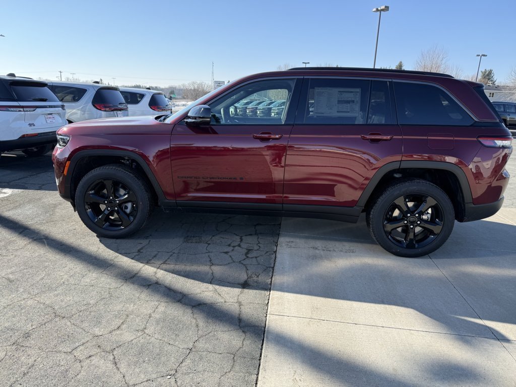 New 2026 Jeep Grand Cherokee Limited w/ Limited Altitude Package AWD/4WD image 5