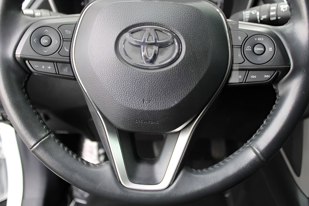Used 2023 Toyota Corolla Cross XLE w/ Convenience Package image 13