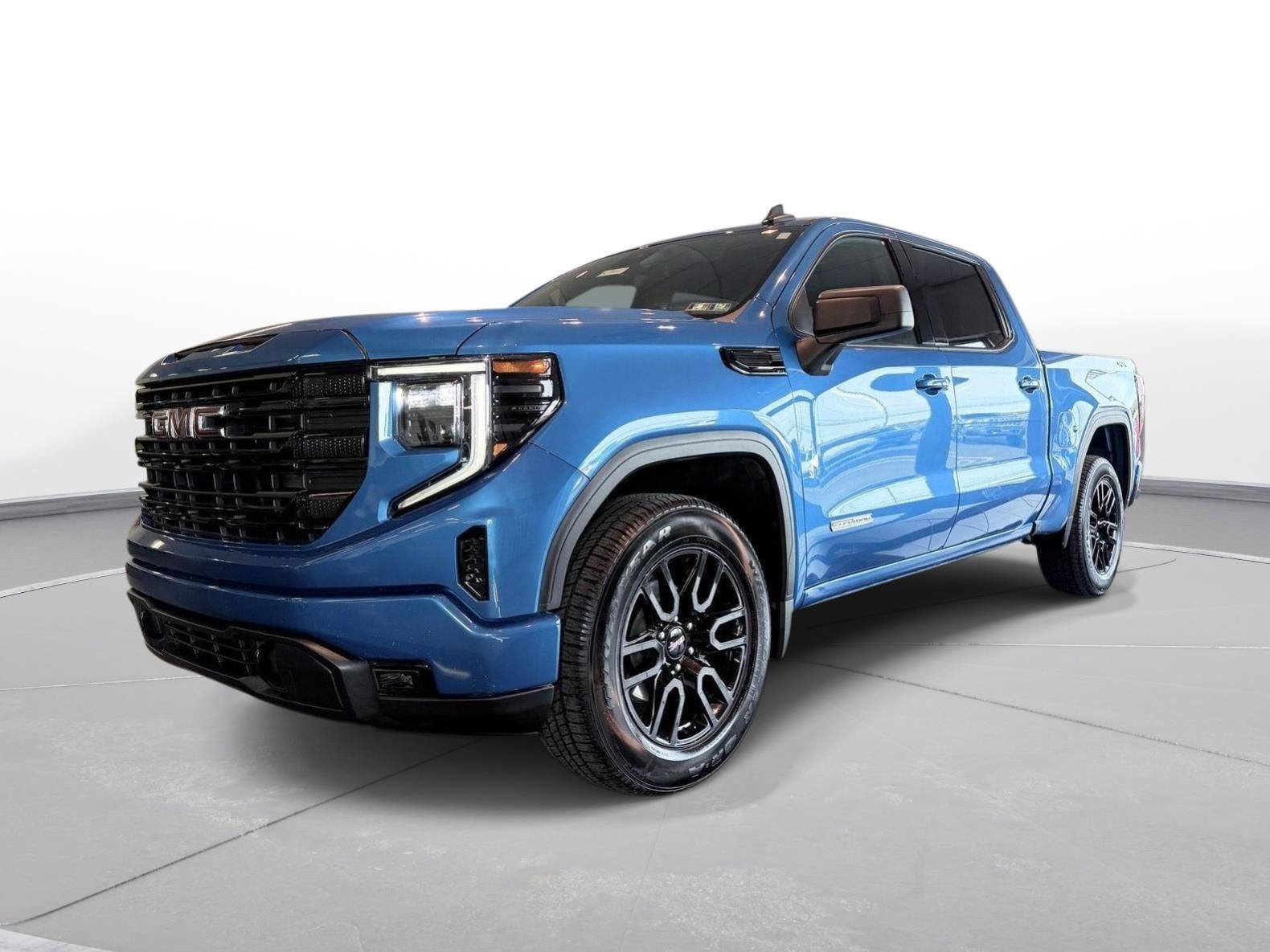 Used 2024 GMC Sierra 1500 Elevation AWD/4WD image 3