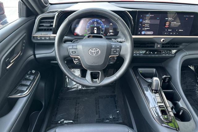 Used 2025 Toyota Crown Signia Limited image 16