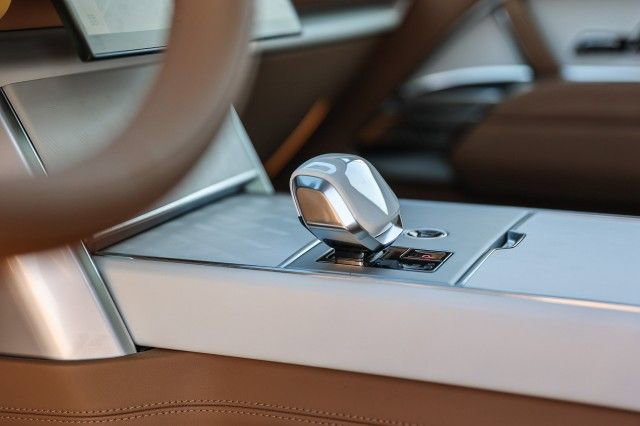 New 2025 Land Rover Range Rover SV image 22