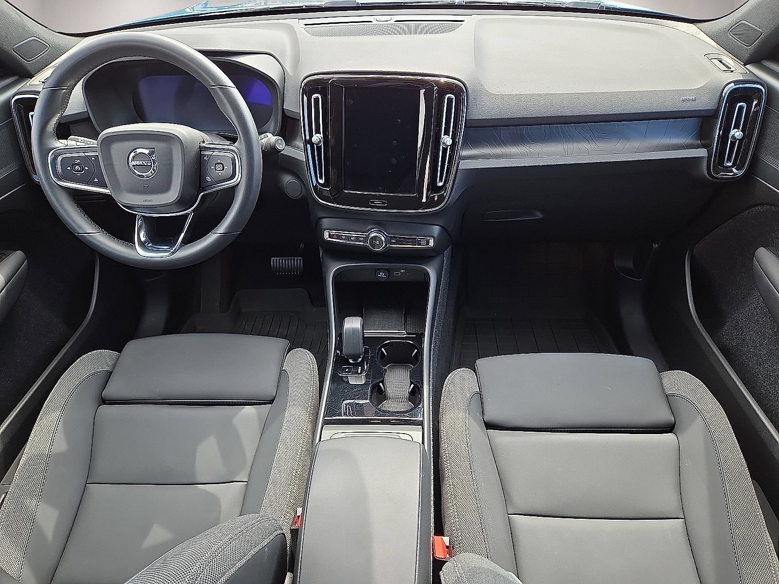 Certified 2023 Volvo XC40 Recharge Core AWD/4WD image 17