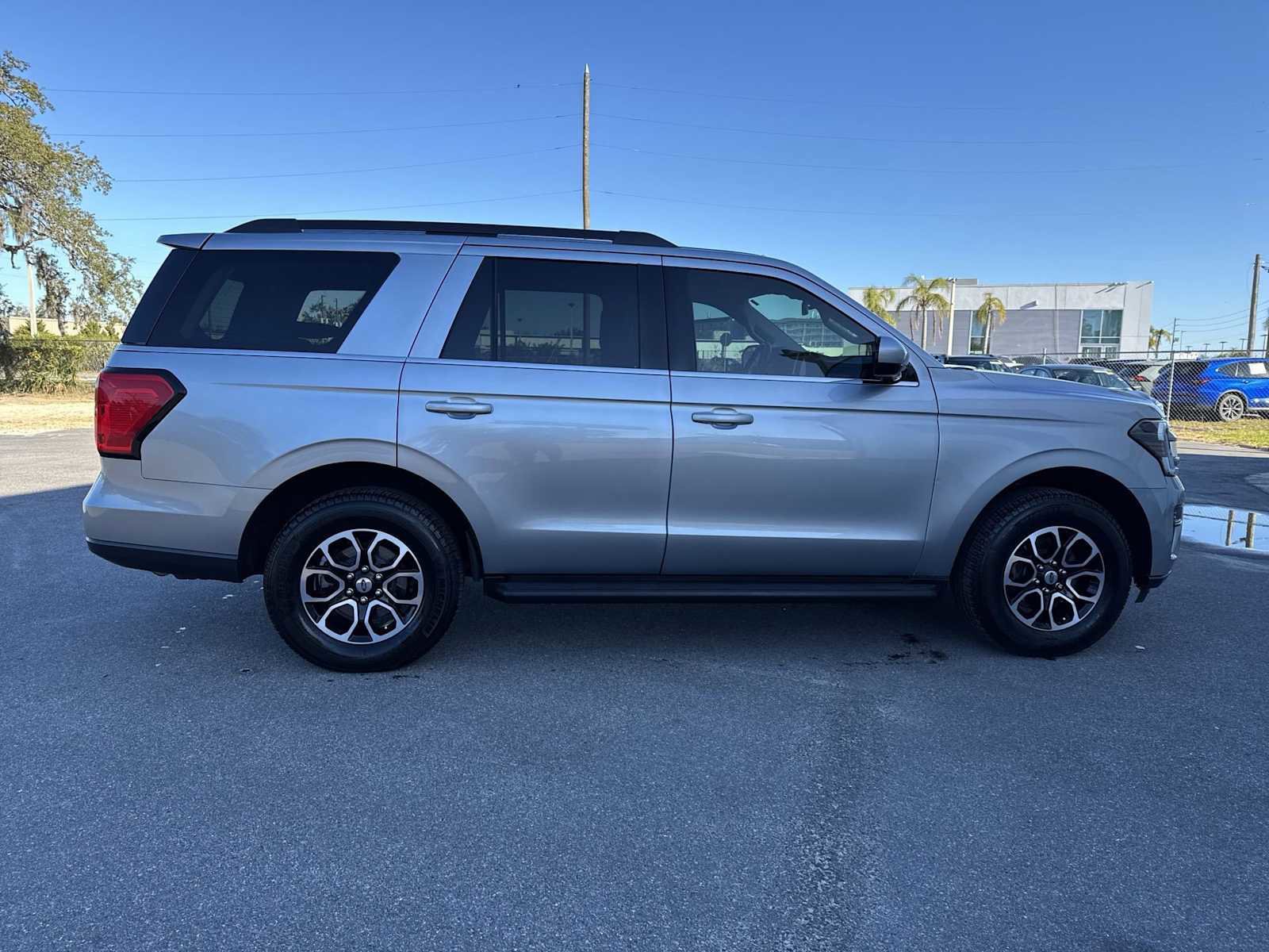 Used 2024 Ford Expedition XLT image 7