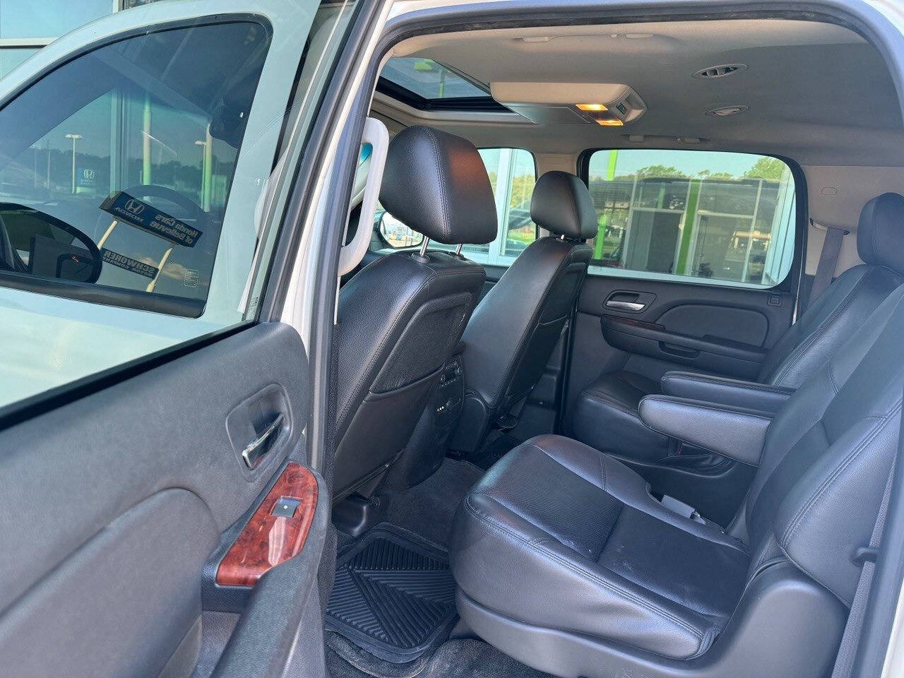Used 2013 Chevrolet Suburban LTZ AWD/4WD image 19