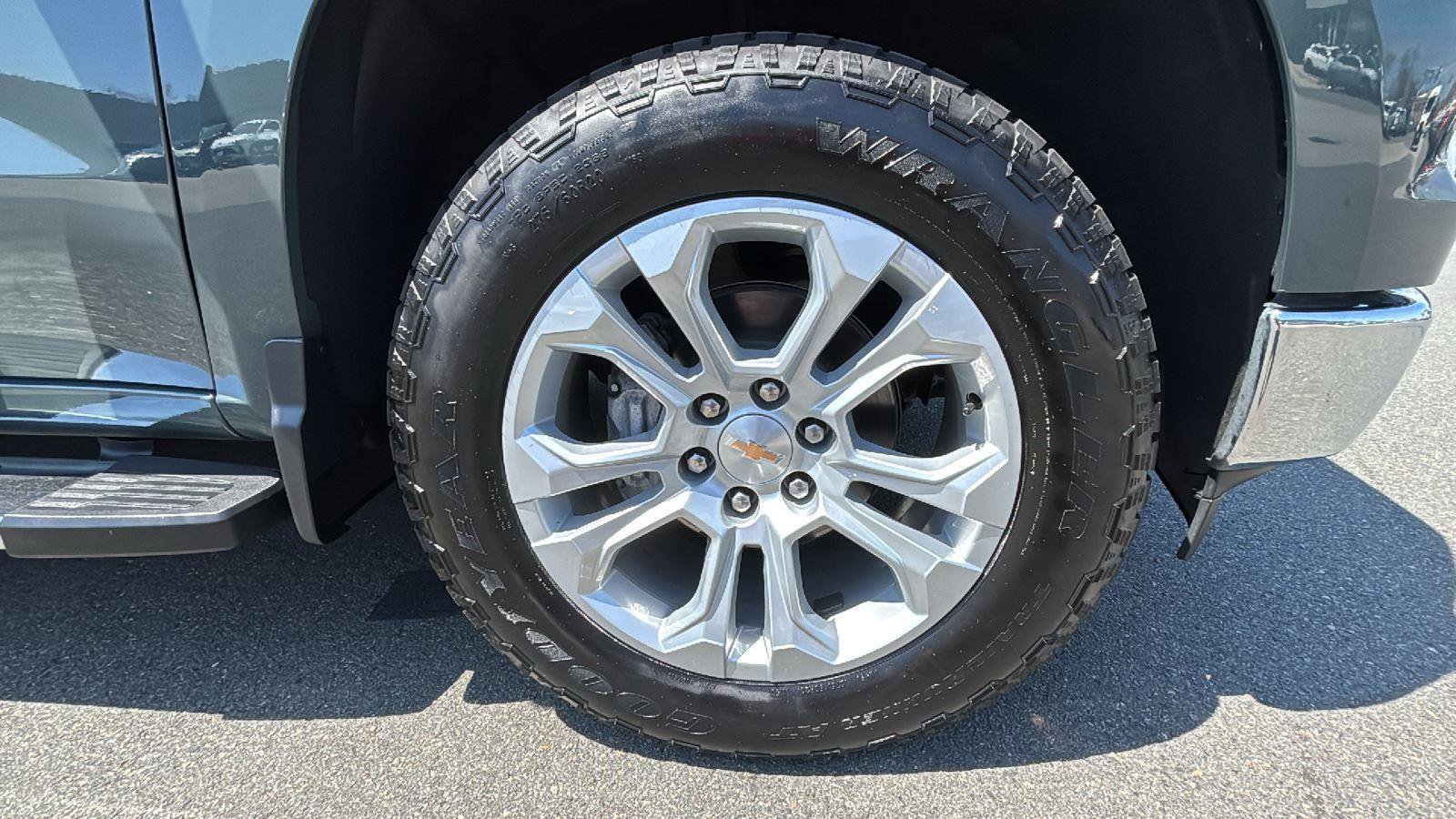 Used 2025 Chevrolet Silverado 1500 LTZ w/ LTZ Premium Package AWD/4WD image 9