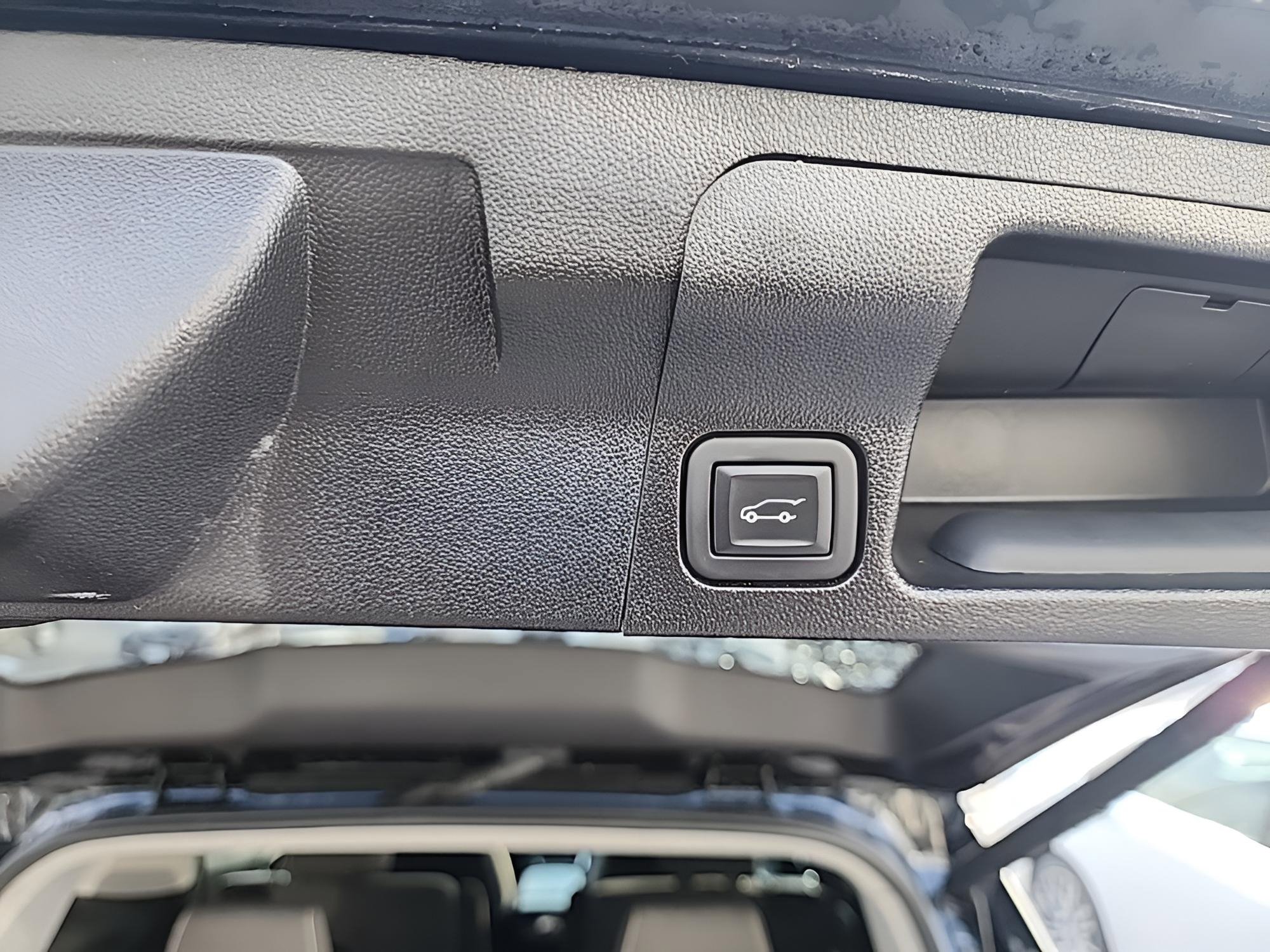 Used 2023 GMC Acadia SLE w/ Driver Convenience Package image 7