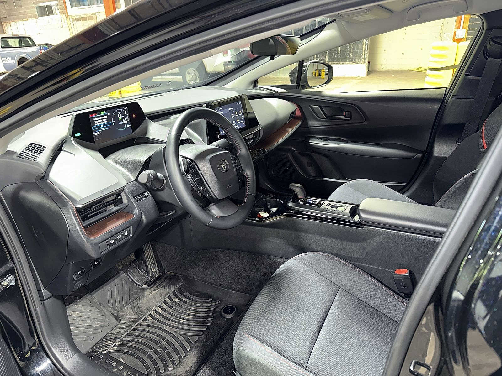 Used 2024 Toyota Prius Prime SE FWD image 28