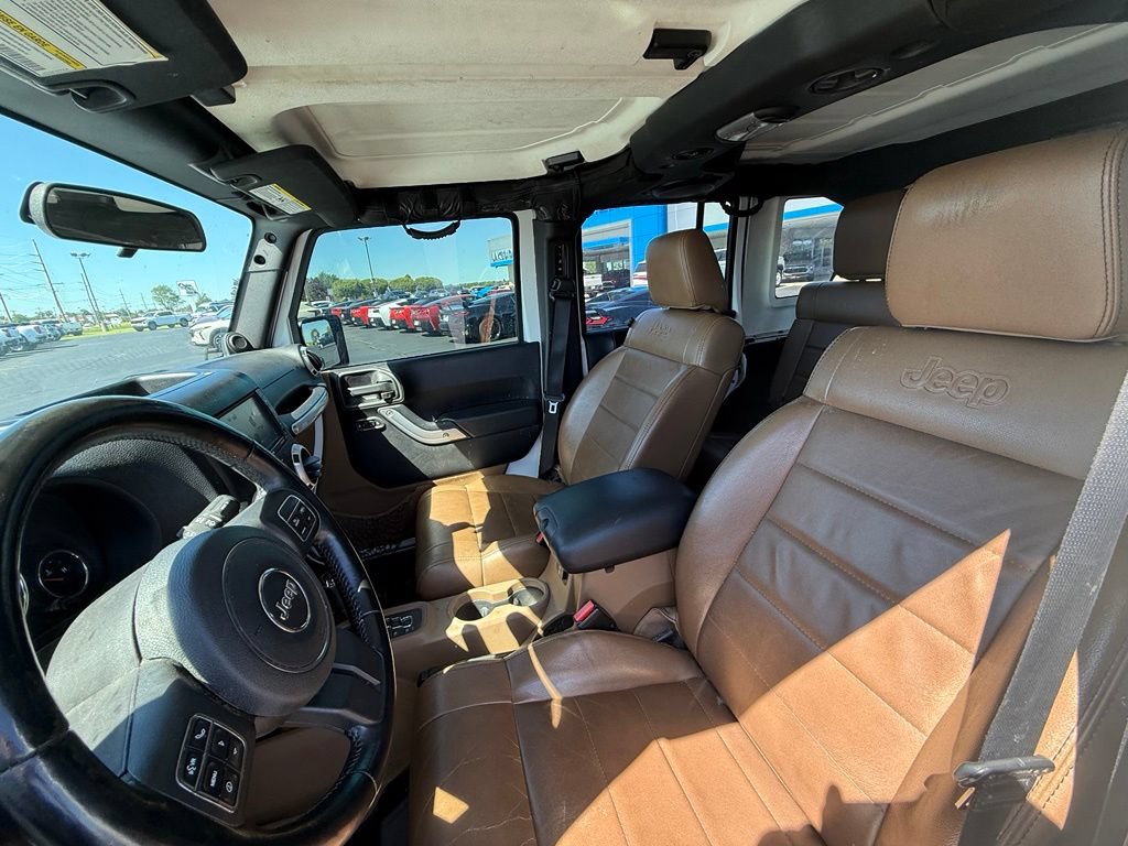 Used 2012 Jeep Wrangler Unlimited Sahara w/ Connectivity Group AWD/4WD image 12