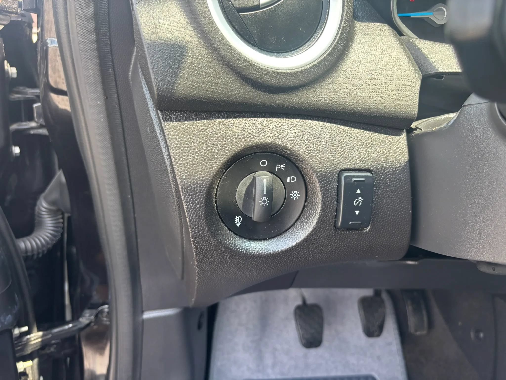 Used 2014 Ford Fiesta Titanium w/ Exterior Protection Package FWD image 11