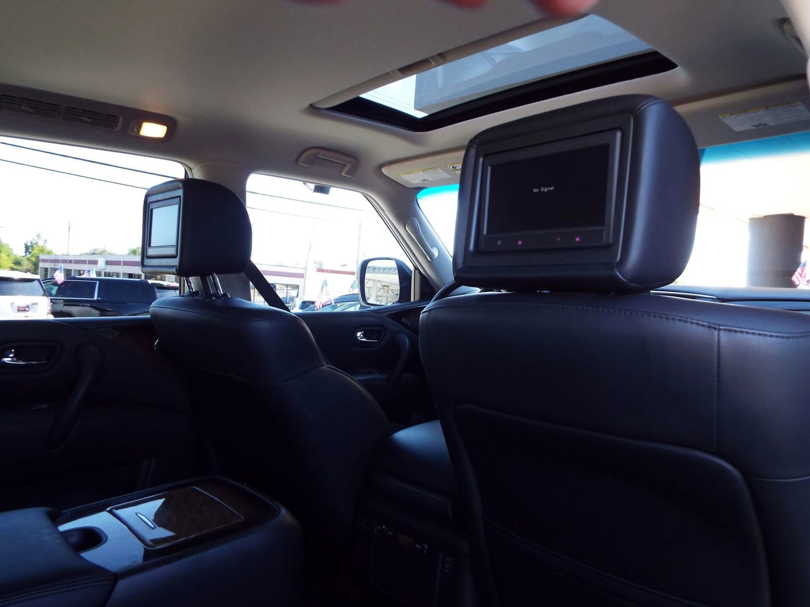 Used 2014 INFINITI QX80 4WD w/ Deluxe Touring Package image 11