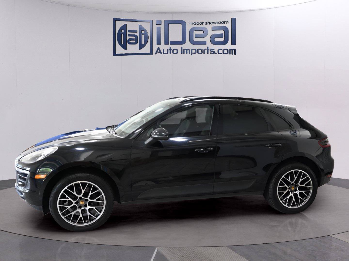 Used 2018 Porsche Macan AWD/4WD image 2