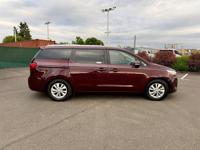 Used 2018 Kia Sedona LX w/ LX Essentials Premium Package FWD image 4