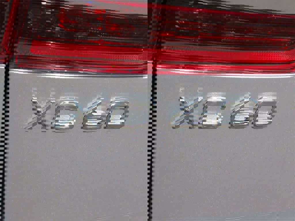 Used 2026 Volvo XC60 B5 Plus w/ Protection Package Premier image 12