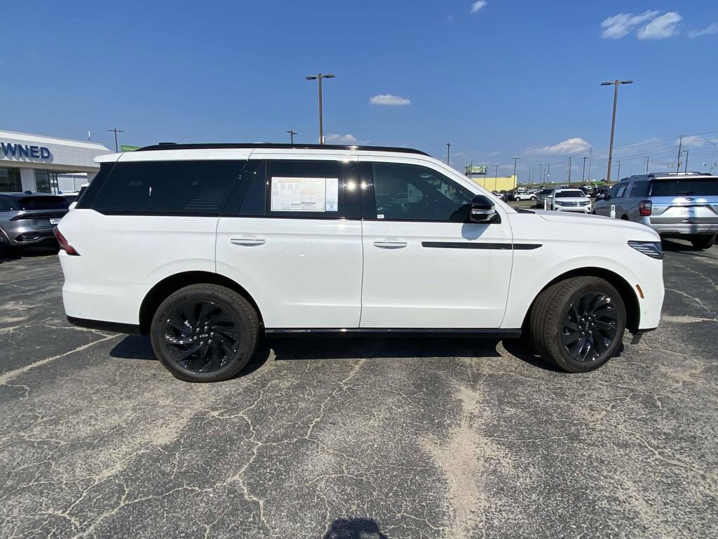 New 2025 Lincoln Navigator Reserve w/ Jet Appearance Package image 2