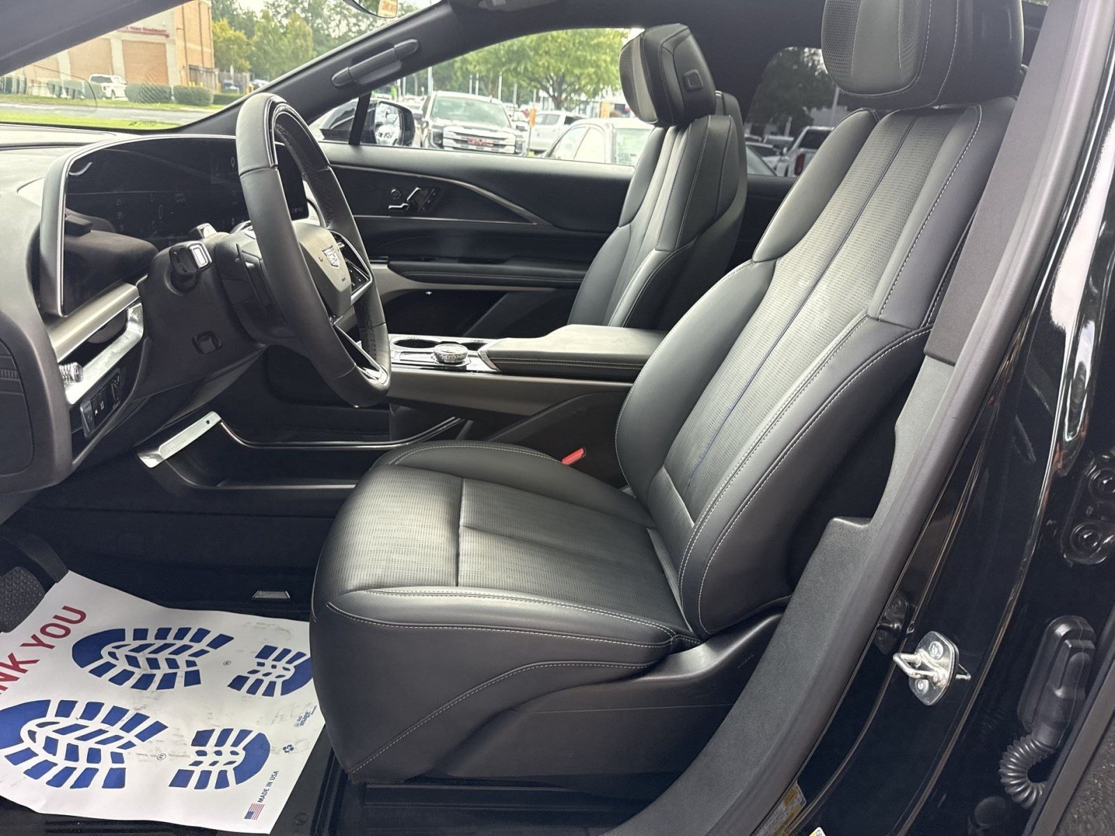 Used 2024 Cadillac Lyriq Luxury w/ LPO, Floor Liner Package AWD/4WD image 13
