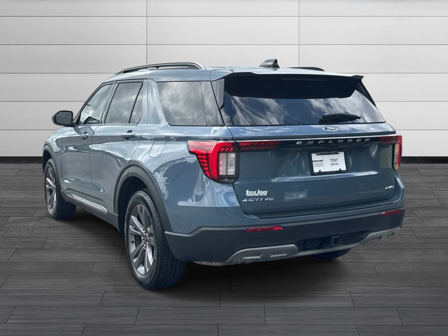 Used 2025 Ford Explorer Active w/ Active Comfort Package AWD/4WD image 7