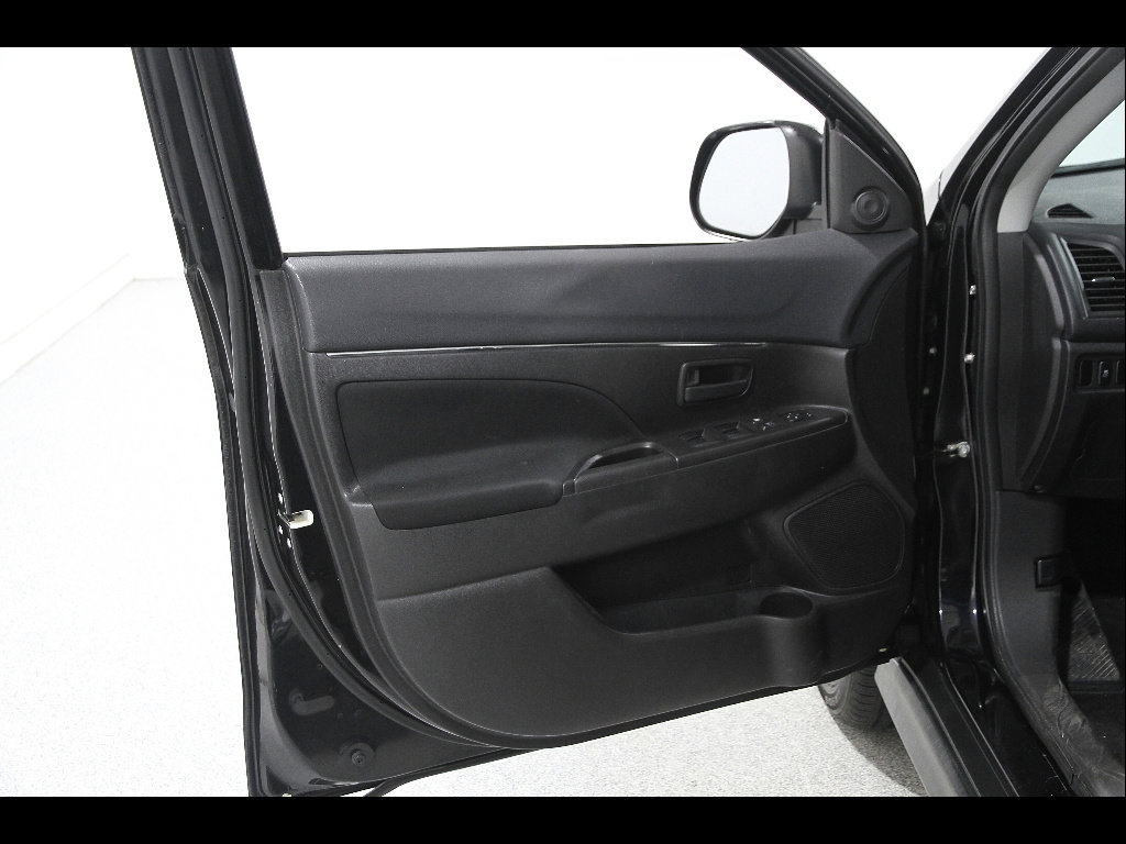 Used 2014 Mitsubishi Outlander Sport ES image 4