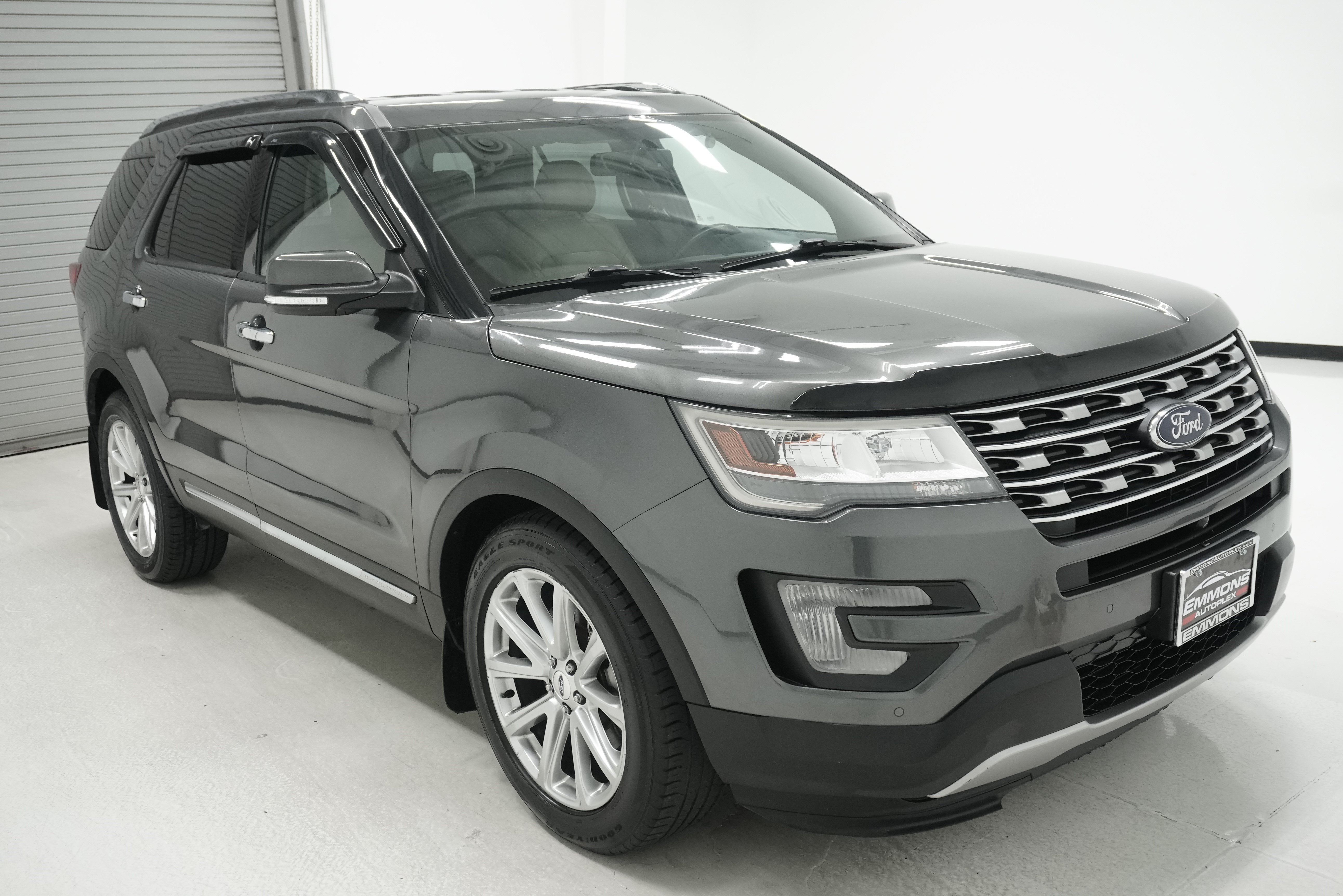 Used 2017 Ford Explorer Limited FWD image 3