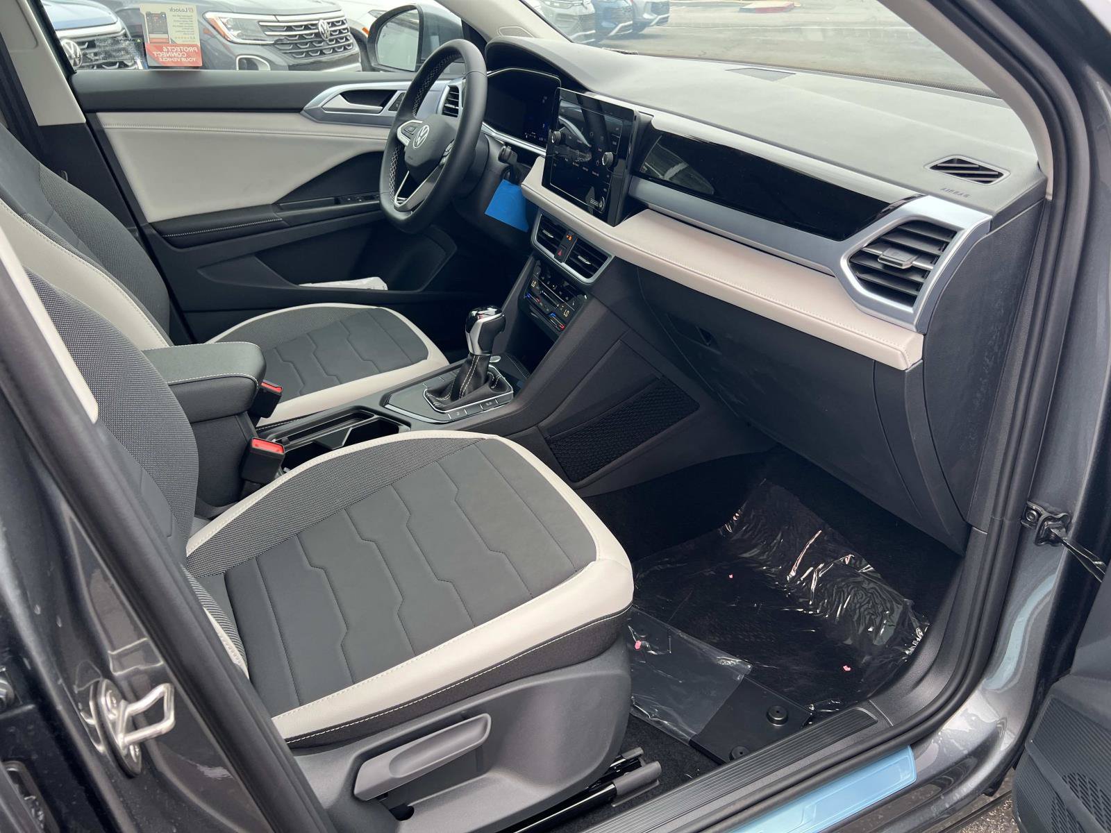 New 2026 Volkswagen Taos SE FWD image 30