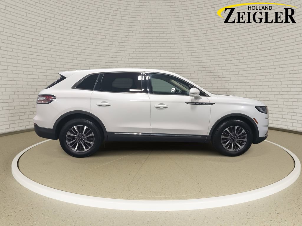 Used 2023 Lincoln Nautilus AWD w/ Premium Package image 4