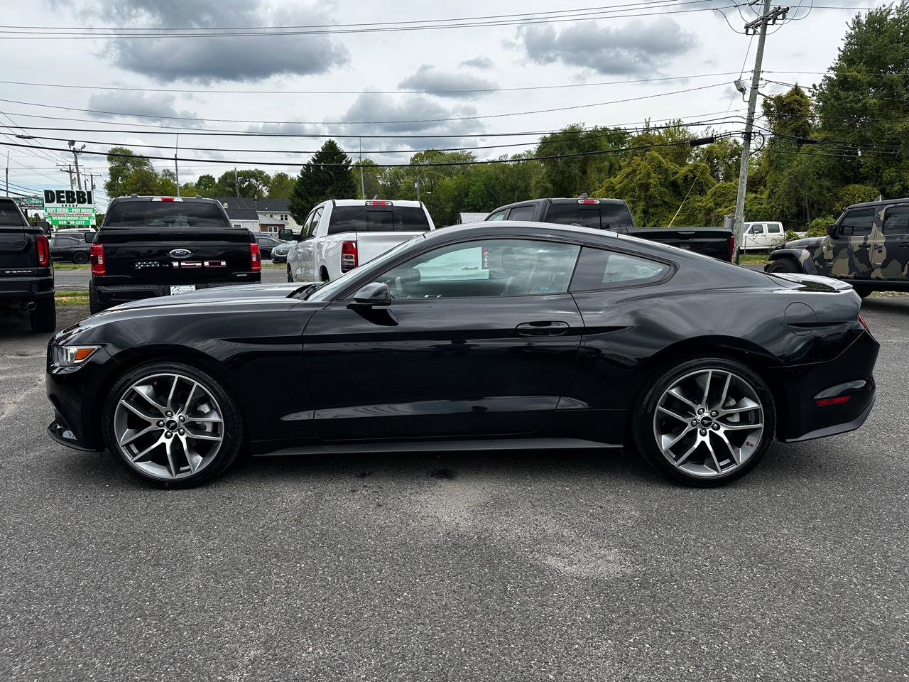 Used 2017 Ford Mustang Premium RWD image 8