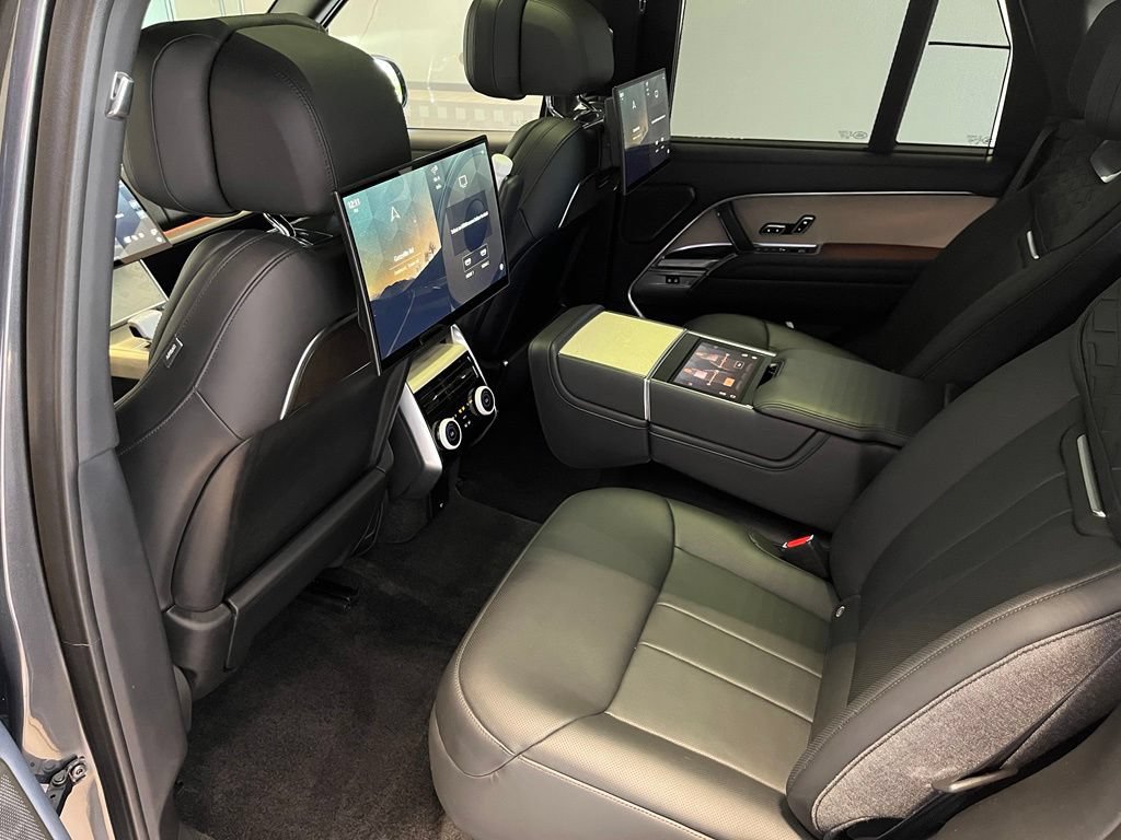 Used 2024 Land Rover Range Rover SV AWD/4WD image 32