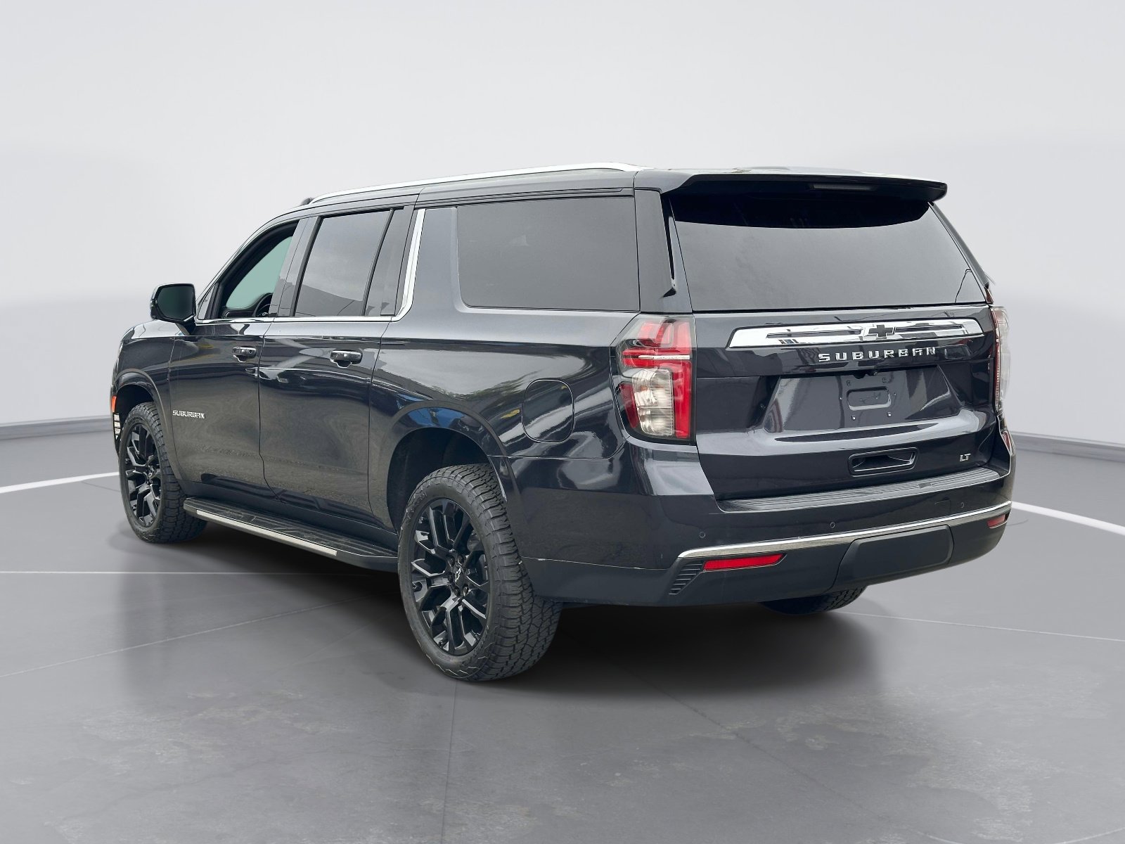 Used 2023 Chevrolet Suburban LT w/ Luxury Package AWD/4WD image 7