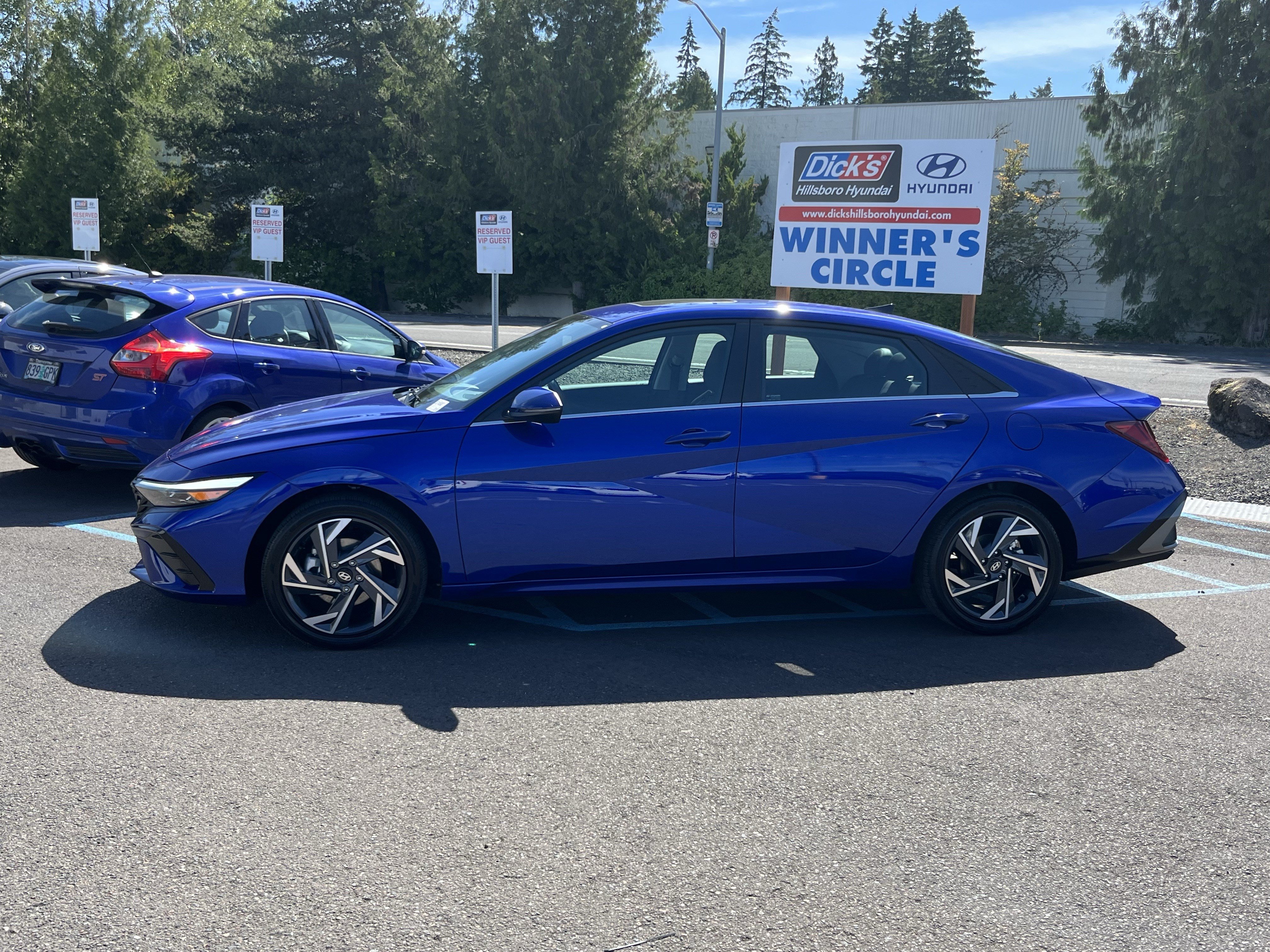 Certified 2025 Hyundai Elantra Limited FWD image 2