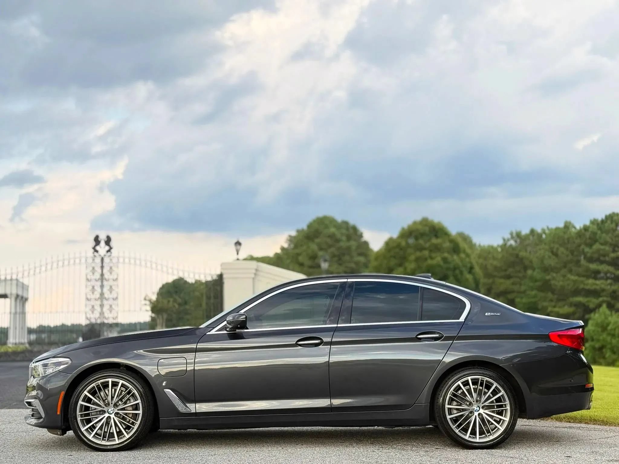 Used 2018 BMW 530e xDrive AWD/4WD image 6