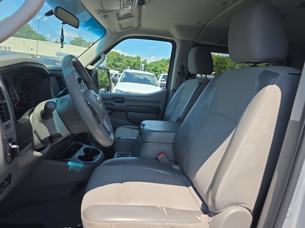 Used 2015 Nissan NV 3500 SV RWD image 22