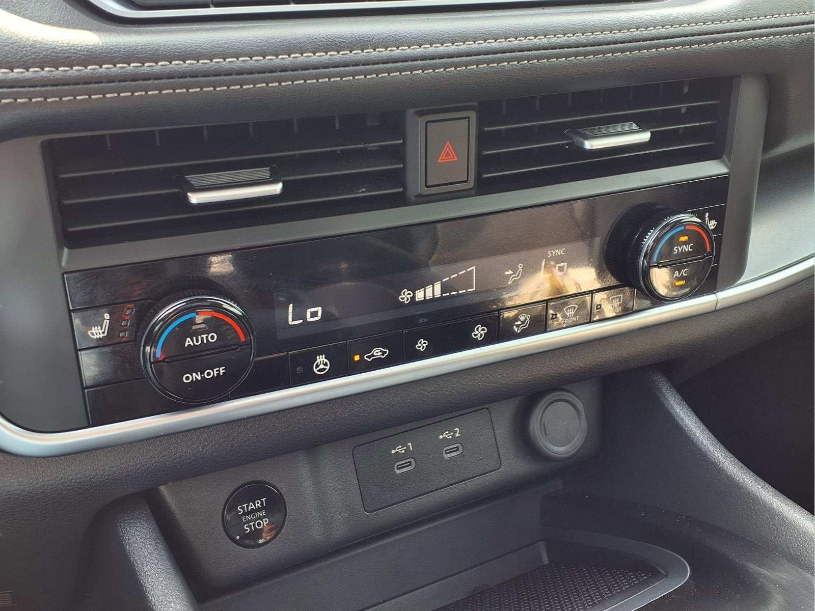 Used 2024 Nissan Rogue SV w/ SV Premium Package image 19