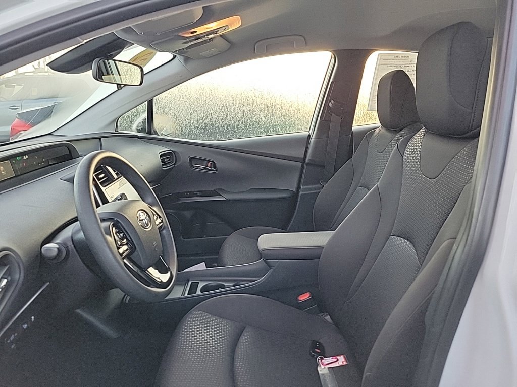 Used 2022 Toyota Prius LE FWD image 6