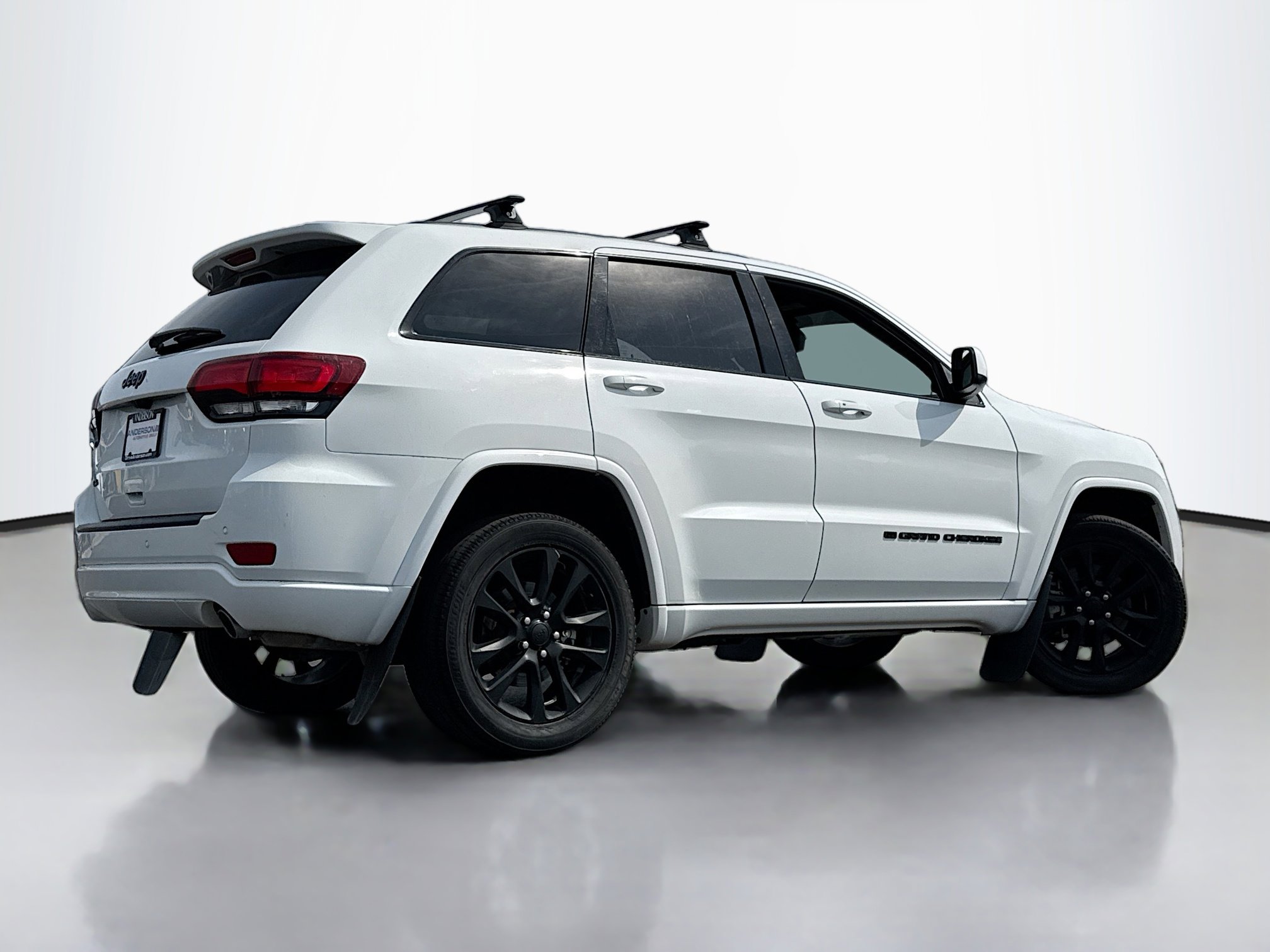 Used 2022 Jeep Grand Cherokee Laredo X AWD/4WD image 2