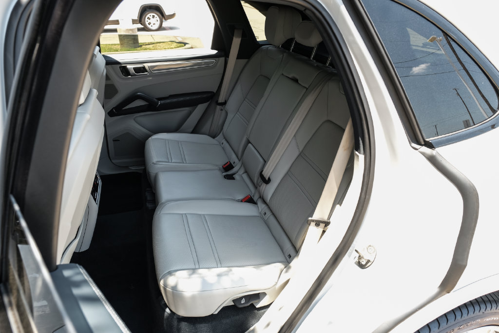 Used 2023 Porsche Cayenne S Platinum AWD/4WD image 57