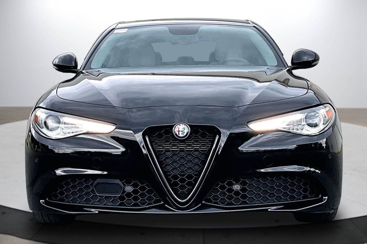 Used 2019 Alfa Romeo Giulia RWD image 3