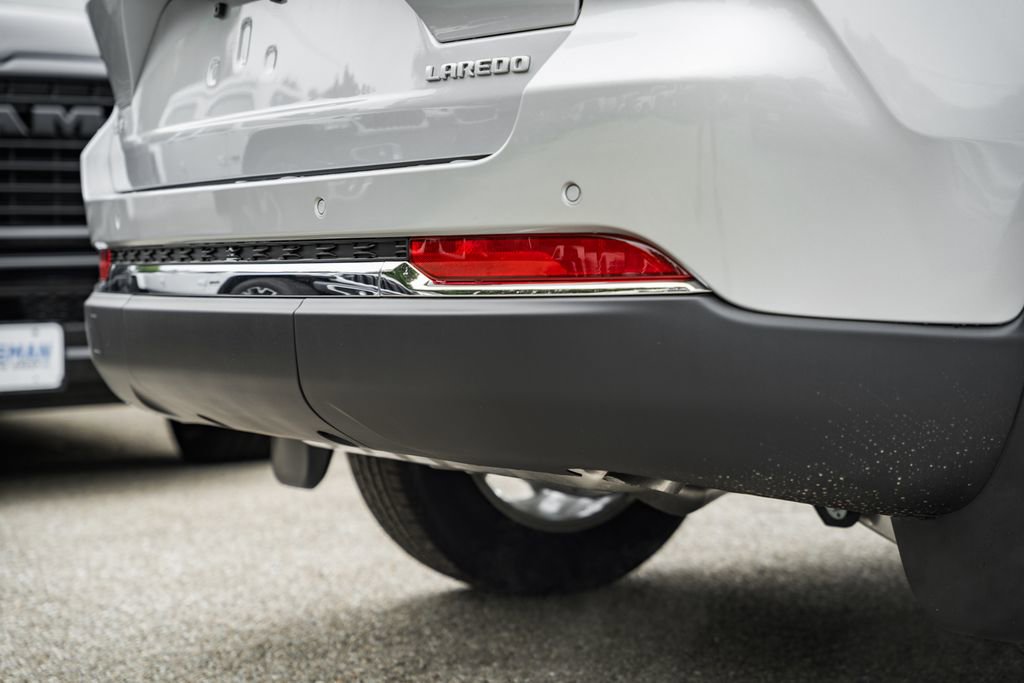 New 2025 Jeep Grand Cherokee Laredo X w/ Luxury Tech Group I image 9