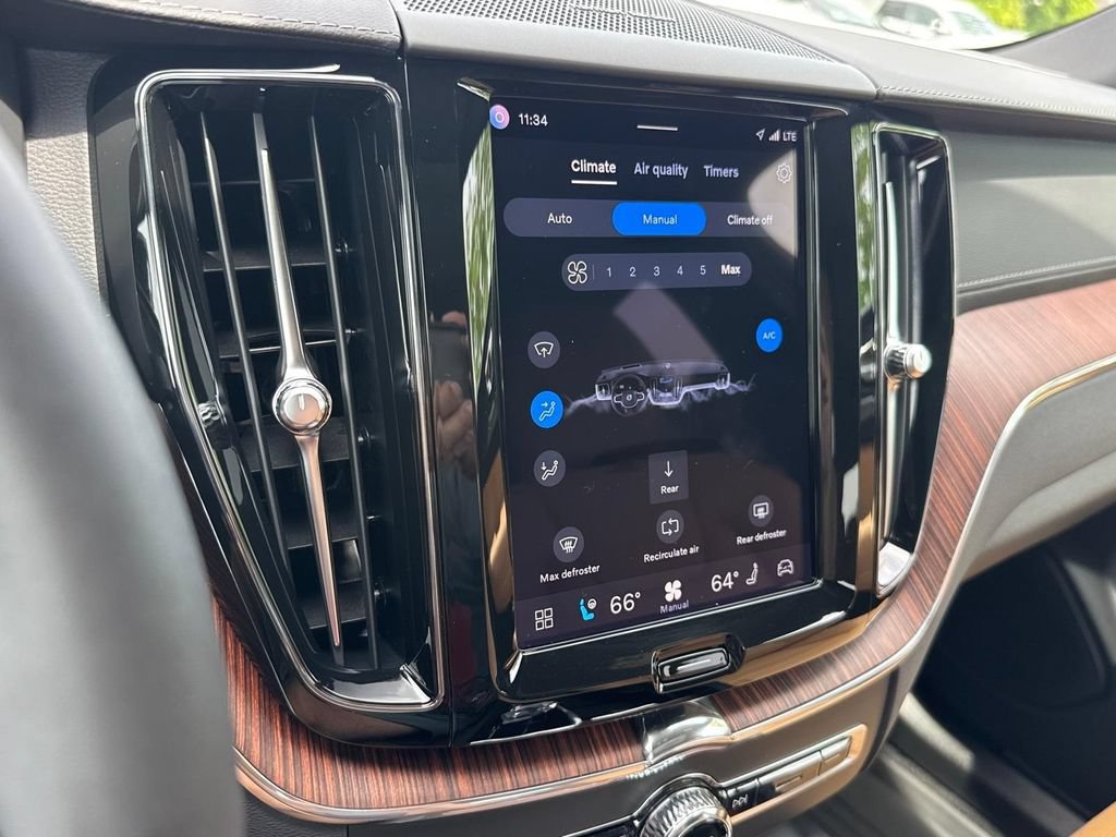 Certified 2023 Volvo XC60 B6 Ultimate w/ Climate Package AWD/4WD image 17