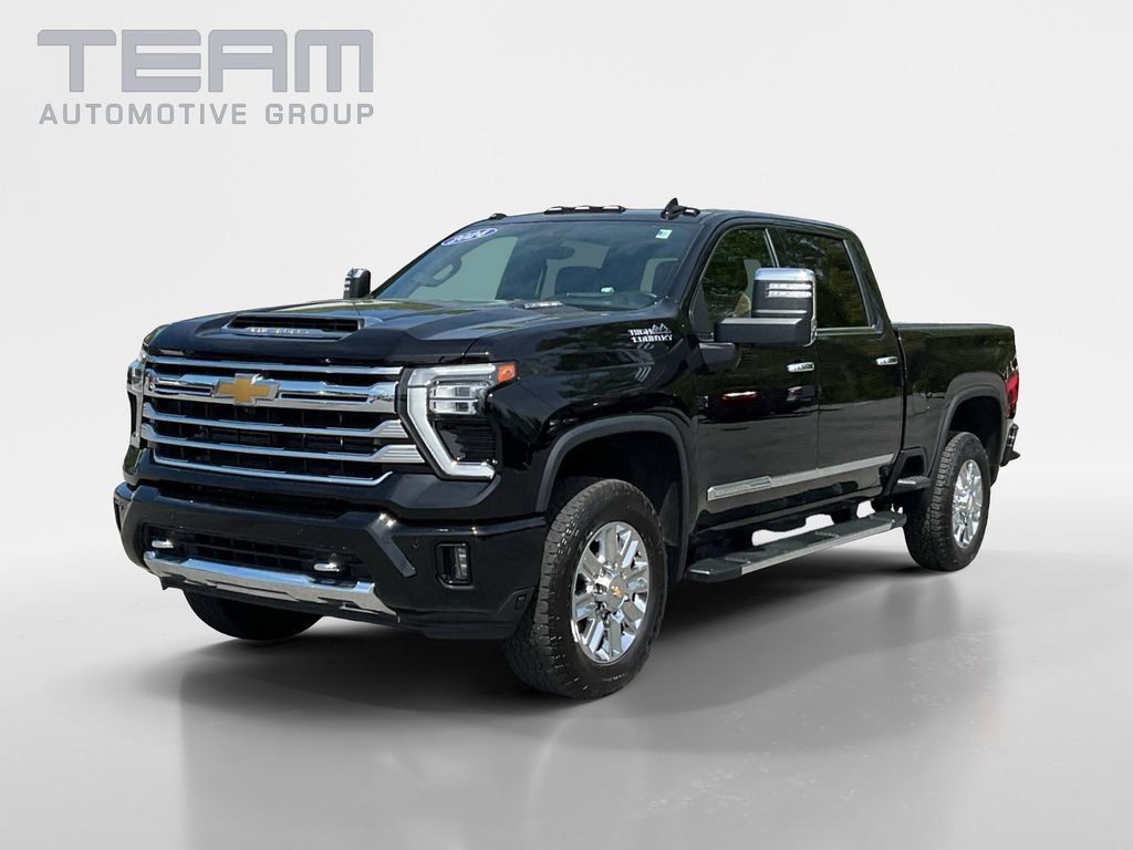 Used 2024 Chevrolet Silverado 2500 High Country w/ High Country Premium Package AWD/4WD image 3