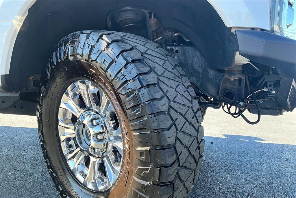 Used 2017 Ford F250 XLT w/ XLT Premium Package AWD/4WD image 7